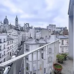 Cozy apartment with a view of the Sacré-Cœur