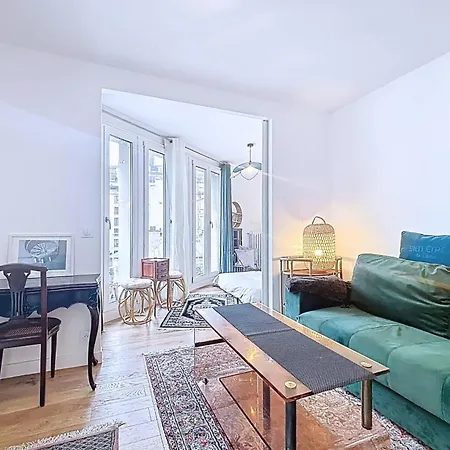 Cozy With A View Of The Sacré-cœur