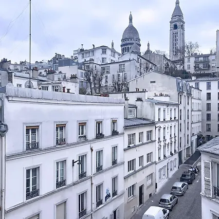 Cozy With A View Of The Sacré-cœur *