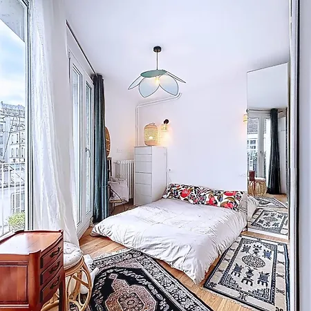 Cozy With A View Of The Sacré-cœur Parigi