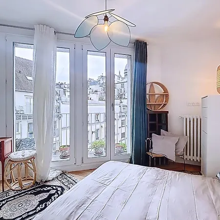 Cozy With A View Of The Sacré-cœur Parigi