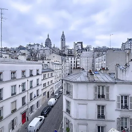 Cozy With A View Of The Sacré-cœur *